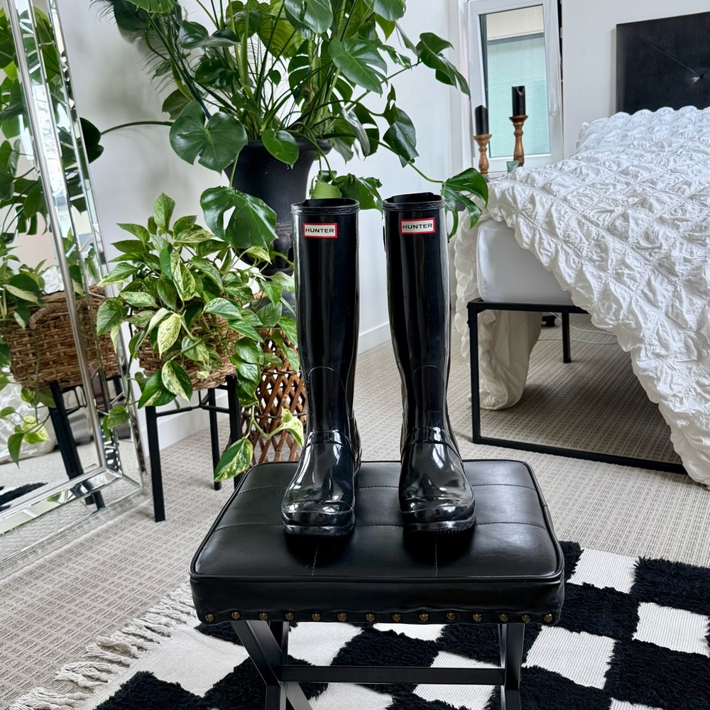 Hunter Tall Glossy Black Rain Boots - Size 7